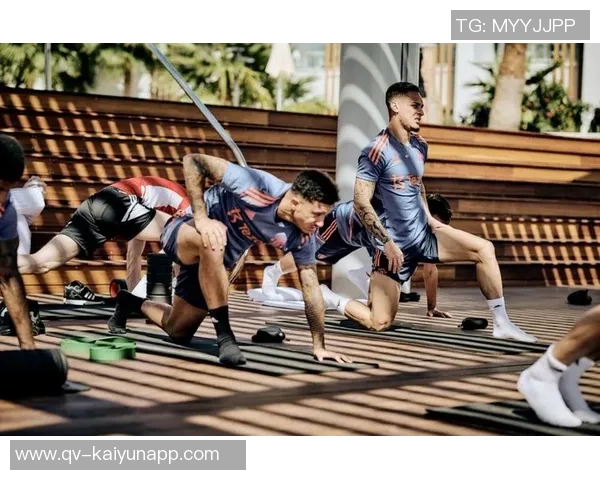 感恩节期间埃奇库姆社媒直播训练展现球员拼搏精神