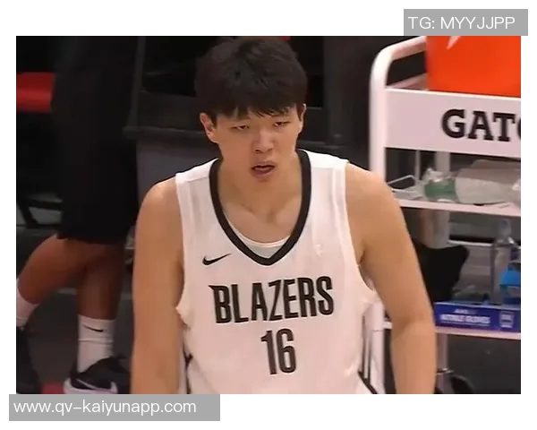 文班在下半场遭遇严防与犯规困扰仍拼出22分8板4助2帽展现实力