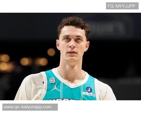 新秀卡尔克布伦纳半场表现抢眼2中2斩获8分3篮板1抢断1盖帽