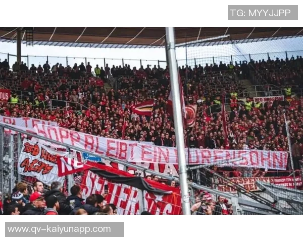 欧足联对拜仁处以罚款并关闭看台因极端球迷燃放烟花事件